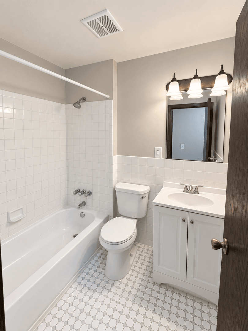 Saint Paul Apartment: 1754 Montana Avenue East