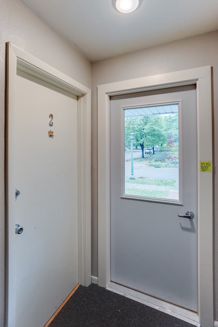 St Paul Apartment: 1848 Ashland Ave