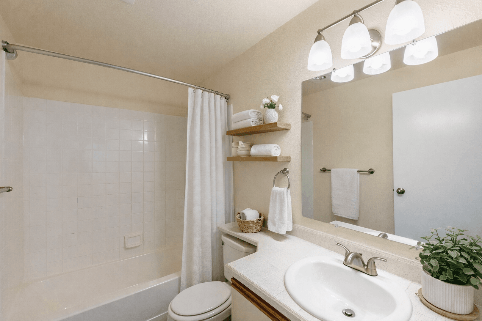 Bothell Apartment: 16720 North Road