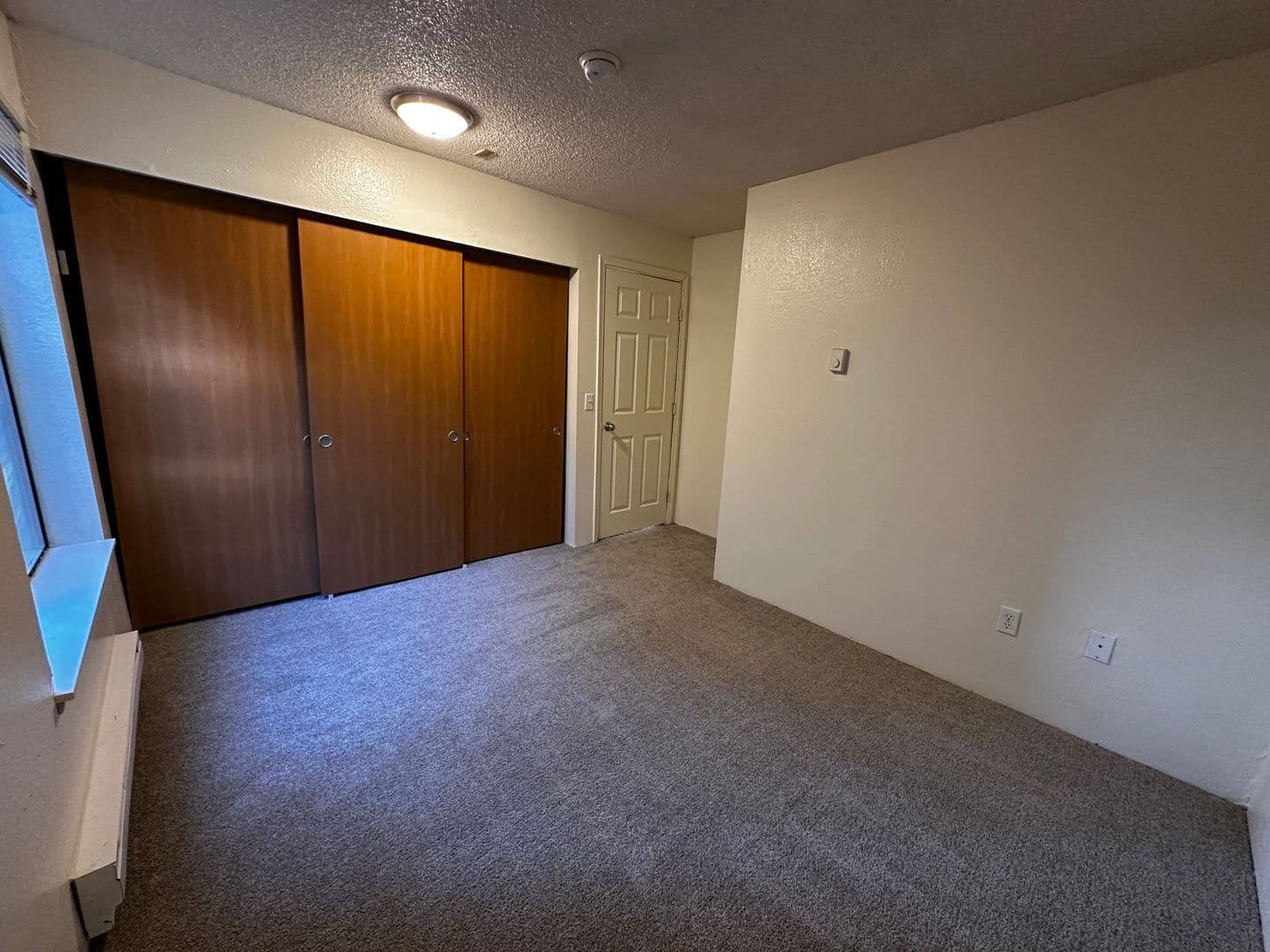 Redmond Apartment: 8920 Redmond Woodinville Rd. NE