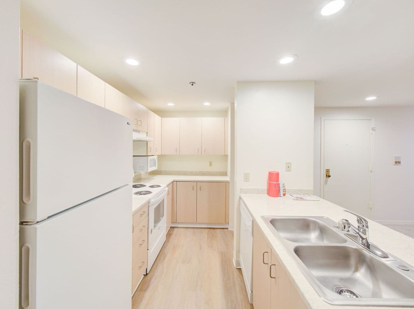 Redmond Apartment: 9200 Redmond Wdnvll Rd NE