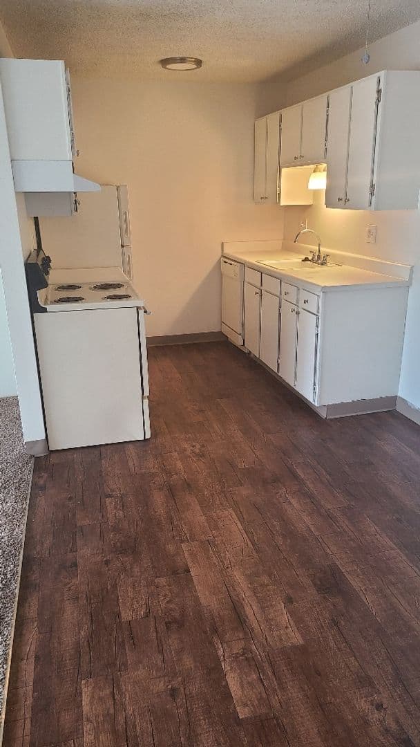 Colorado Springs Apartment: 3335 Austin Bluffs Parkway