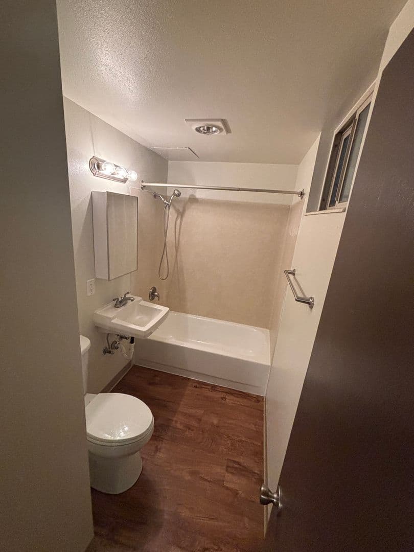 Seattle Apartment: 1415 NE Ravenna Blvd