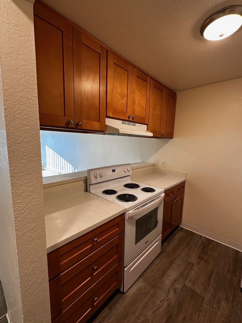 Redmond Apartment: 8920 Redmond Woodinville Rd. NE