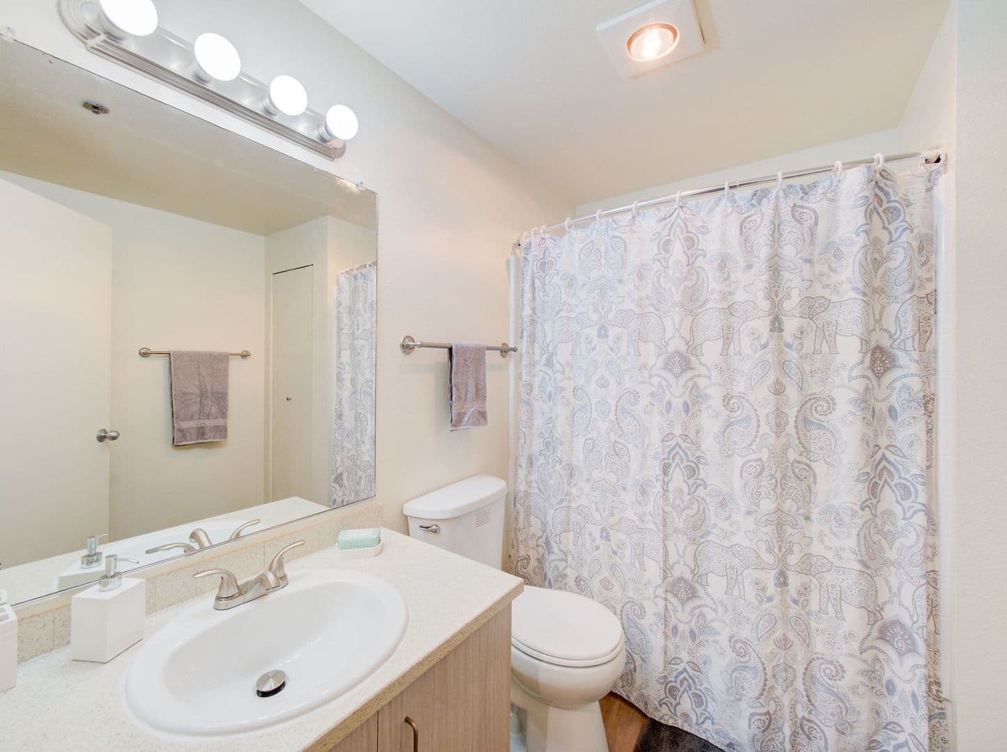 Redmond Apartment: 9200 Redmond Wdnvll Rd NE