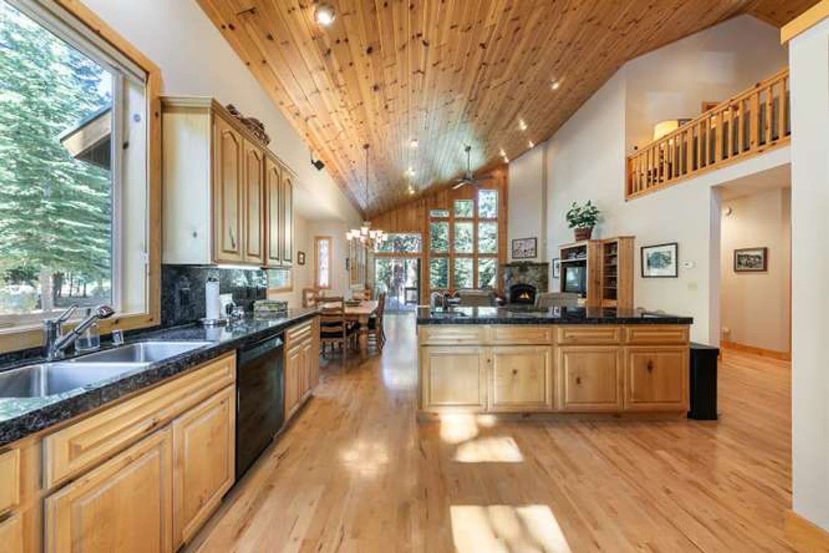Truckee House: 11400 Thelin Drive