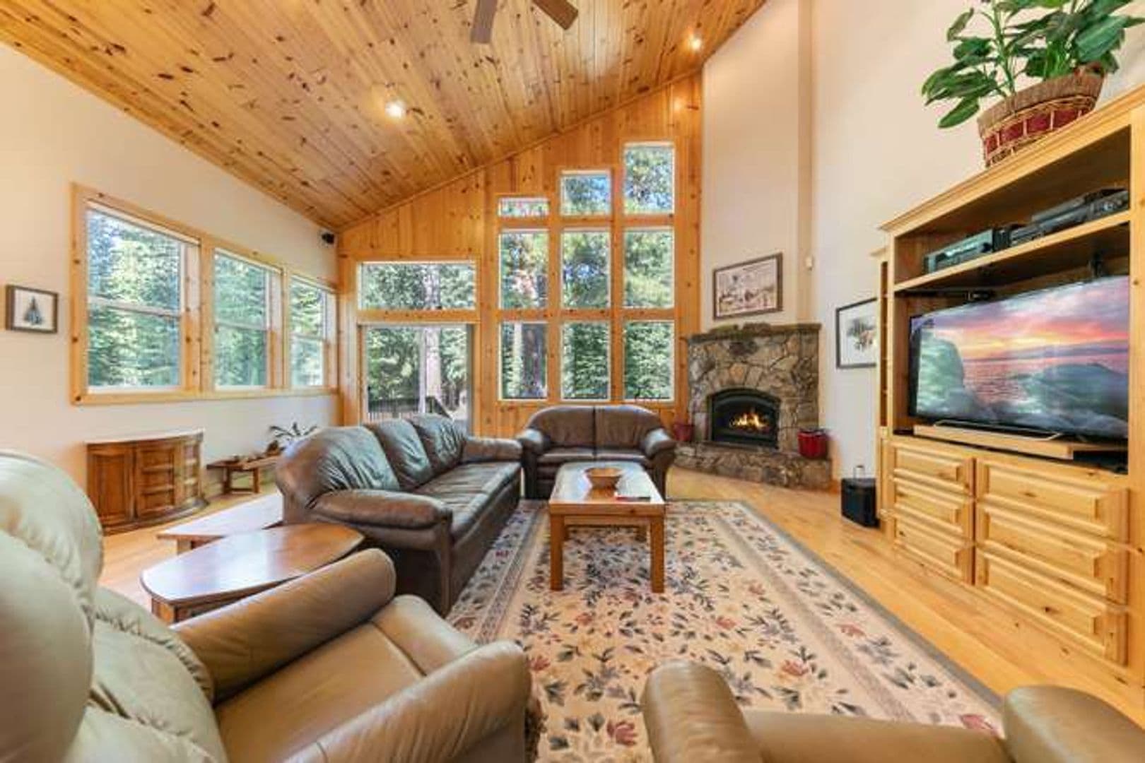 Truckee House: 11400 Thelin Drive