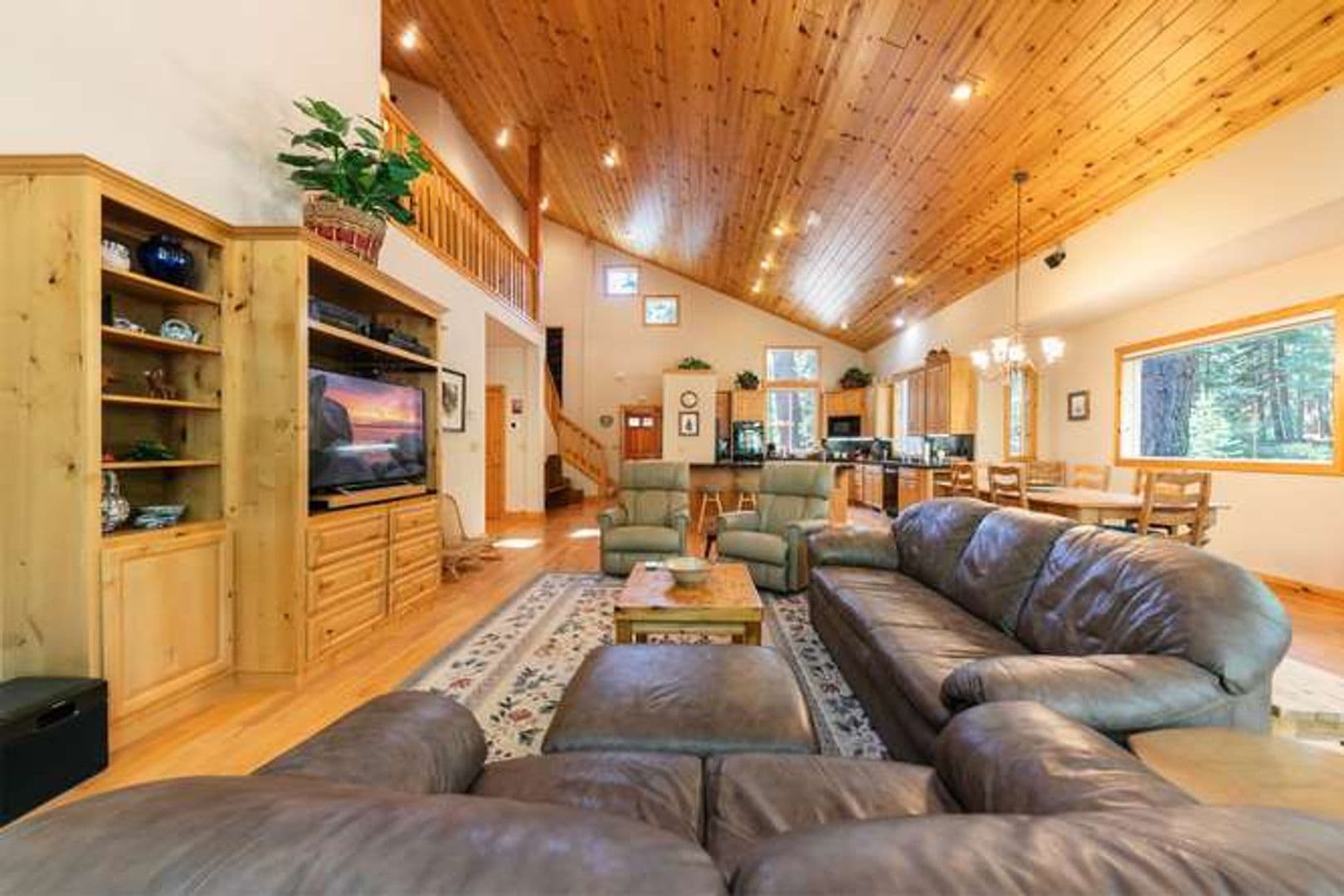 Truckee House: 11400 Thelin Drive