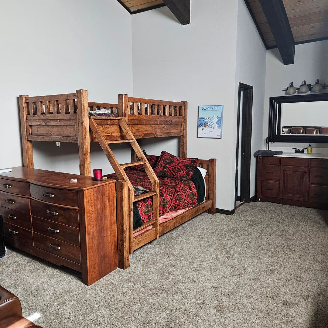 Alpine Meadows Condo: 2090 Chalet Rd # 22