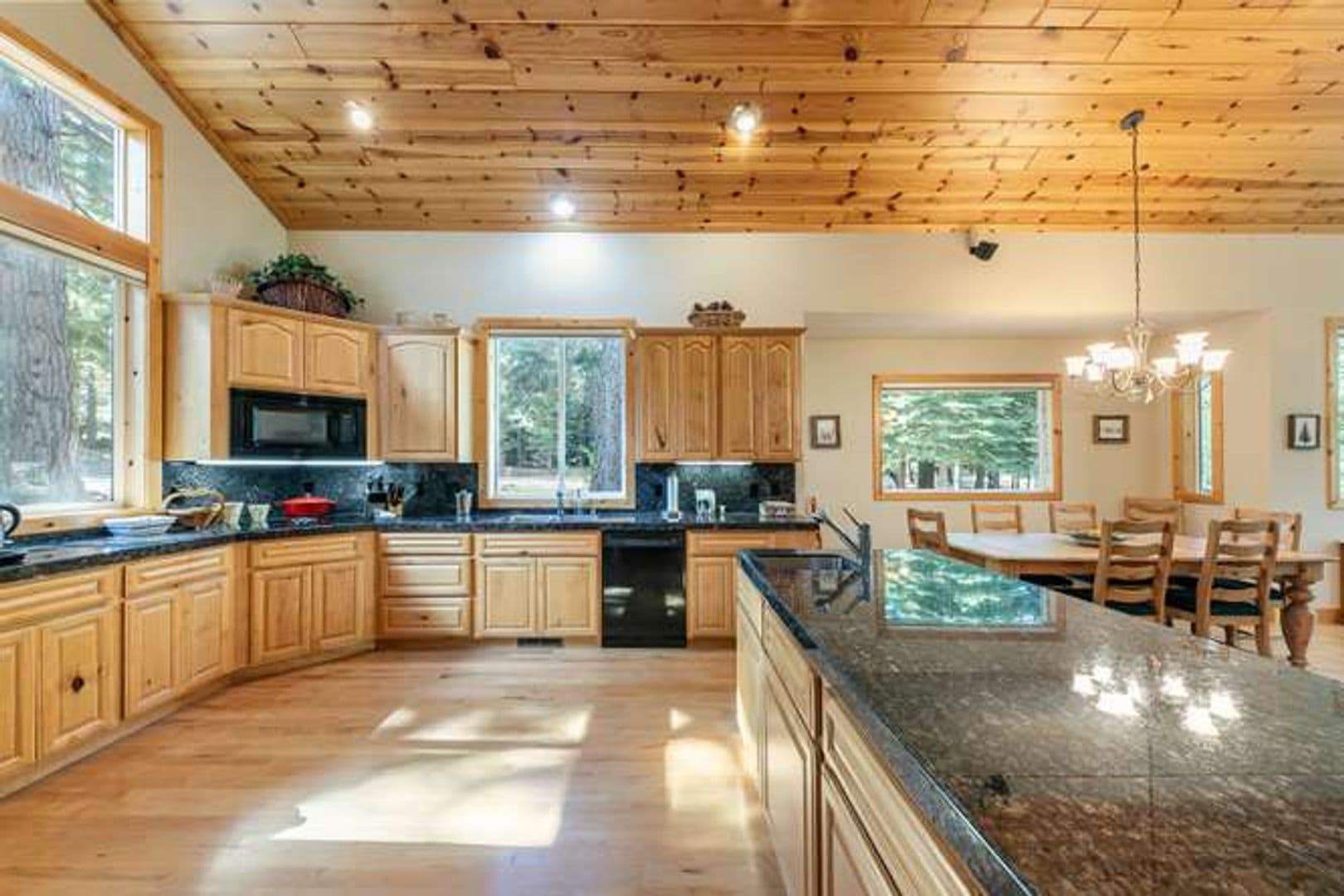 Truckee House: 11400 Thelin Drive