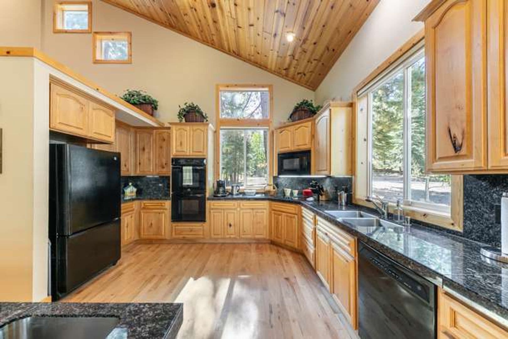Truckee House: 11400 Thelin Drive