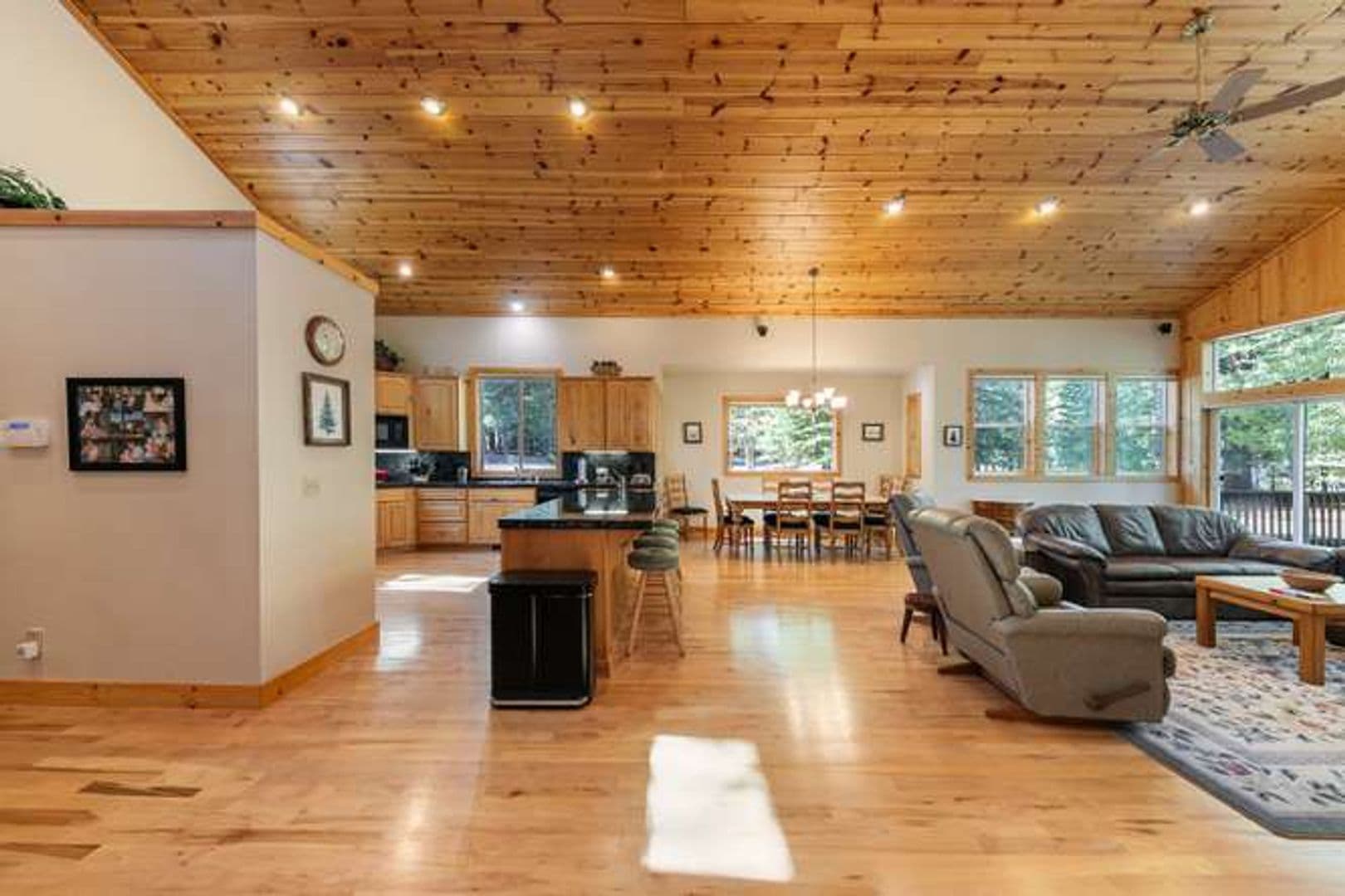 Truckee House: 11400 Thelin Drive
