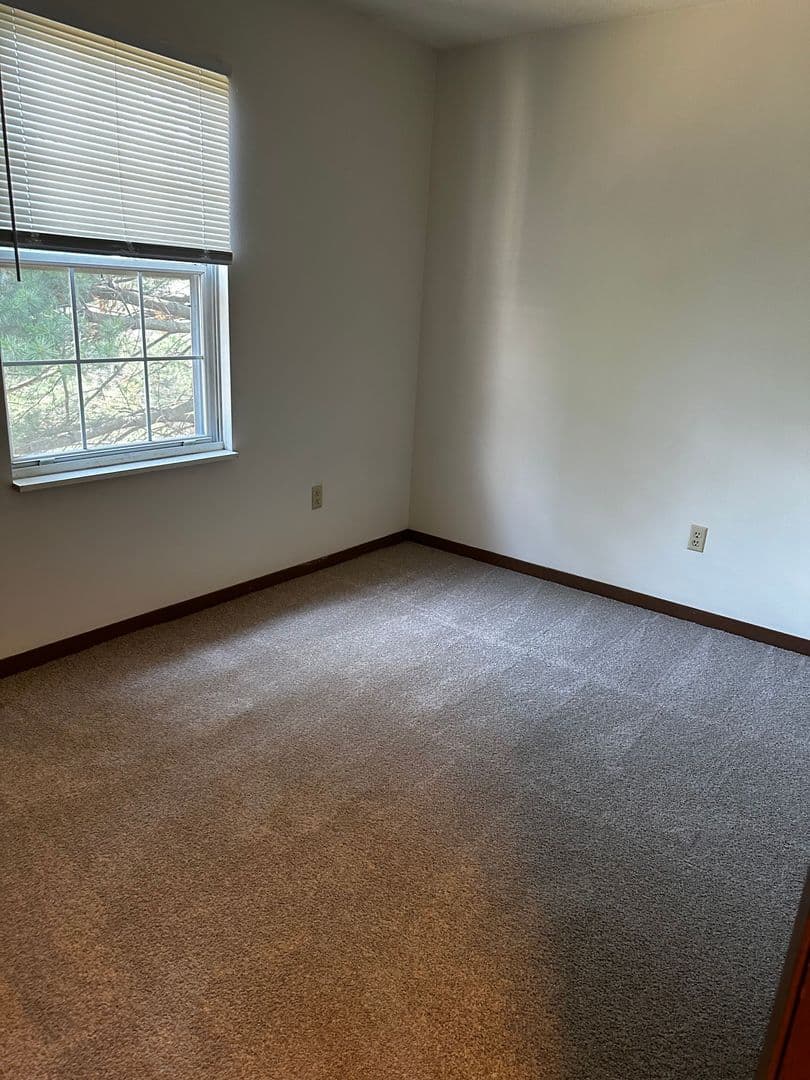 Bloomington House: 2346 S Burberry Lane