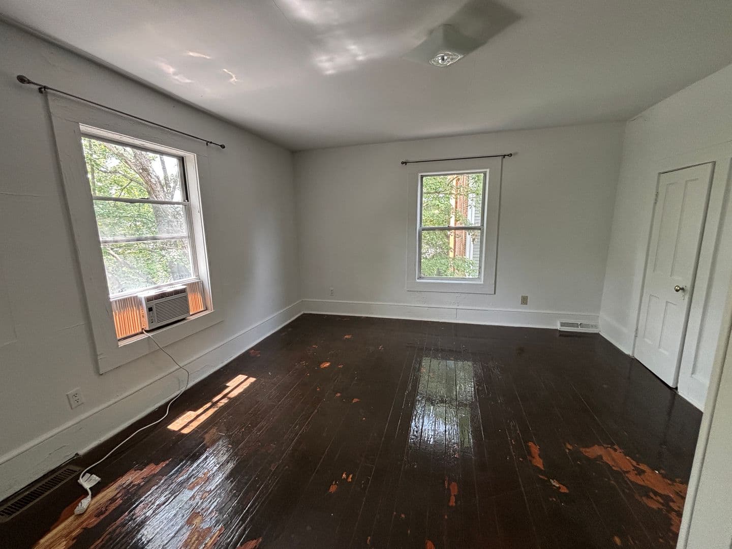 Blacksburg Apartment: 208 Wharton St.