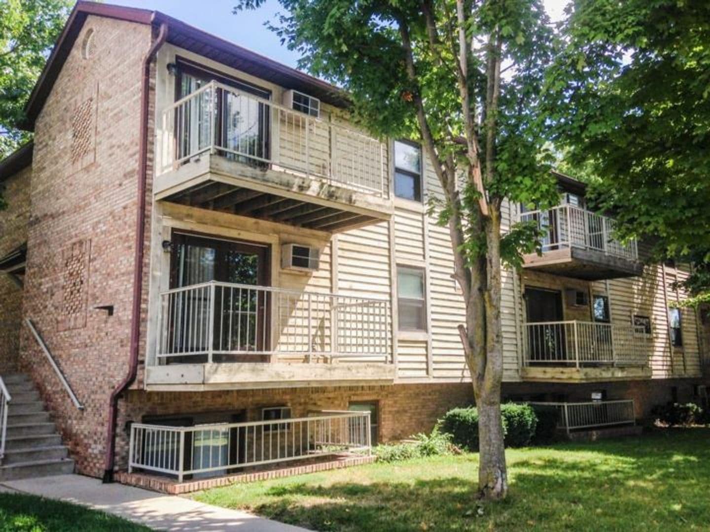West Lafayette Apartment: 120 Wiggins Street