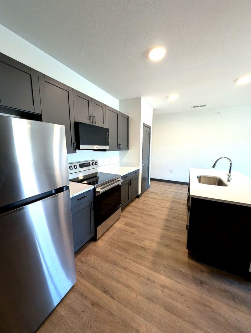 Lafayette Apartment: 3210-3243 Peninsula Pointe Circle W