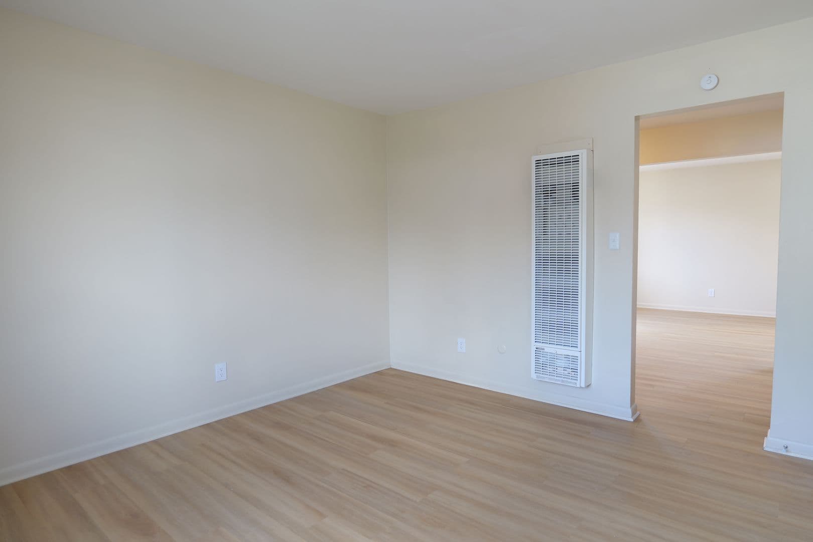 Shelbyville Apartment: 523 Miller Ave