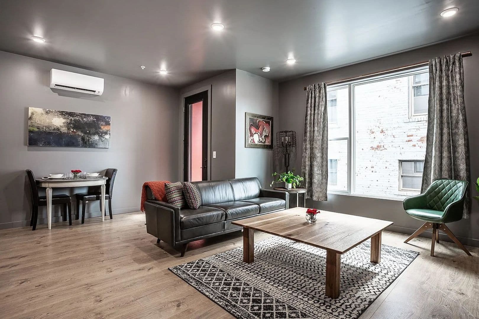 Bloomington Apartment: 217 W 6th St.