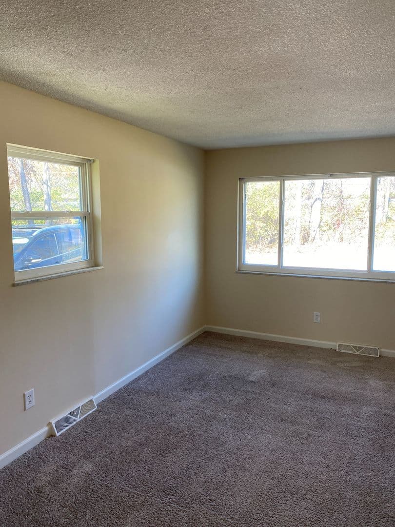 Bloomington Apartment: 4100 W Stebu Ln