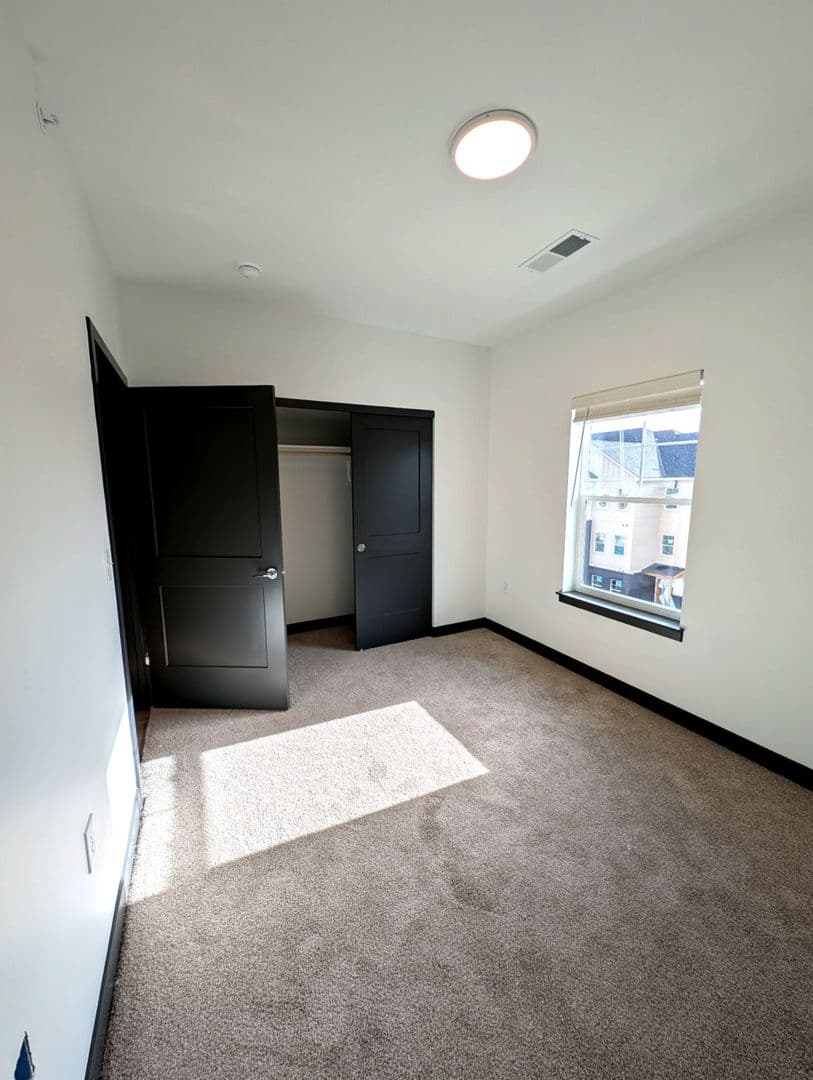 Lafayette Apartment: 3210-3243 Peninsula Pointe Circle W