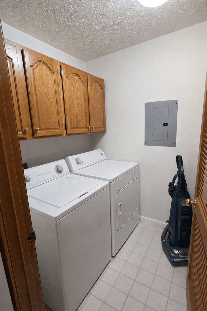 West Lafayette Apartment: 208 South Street