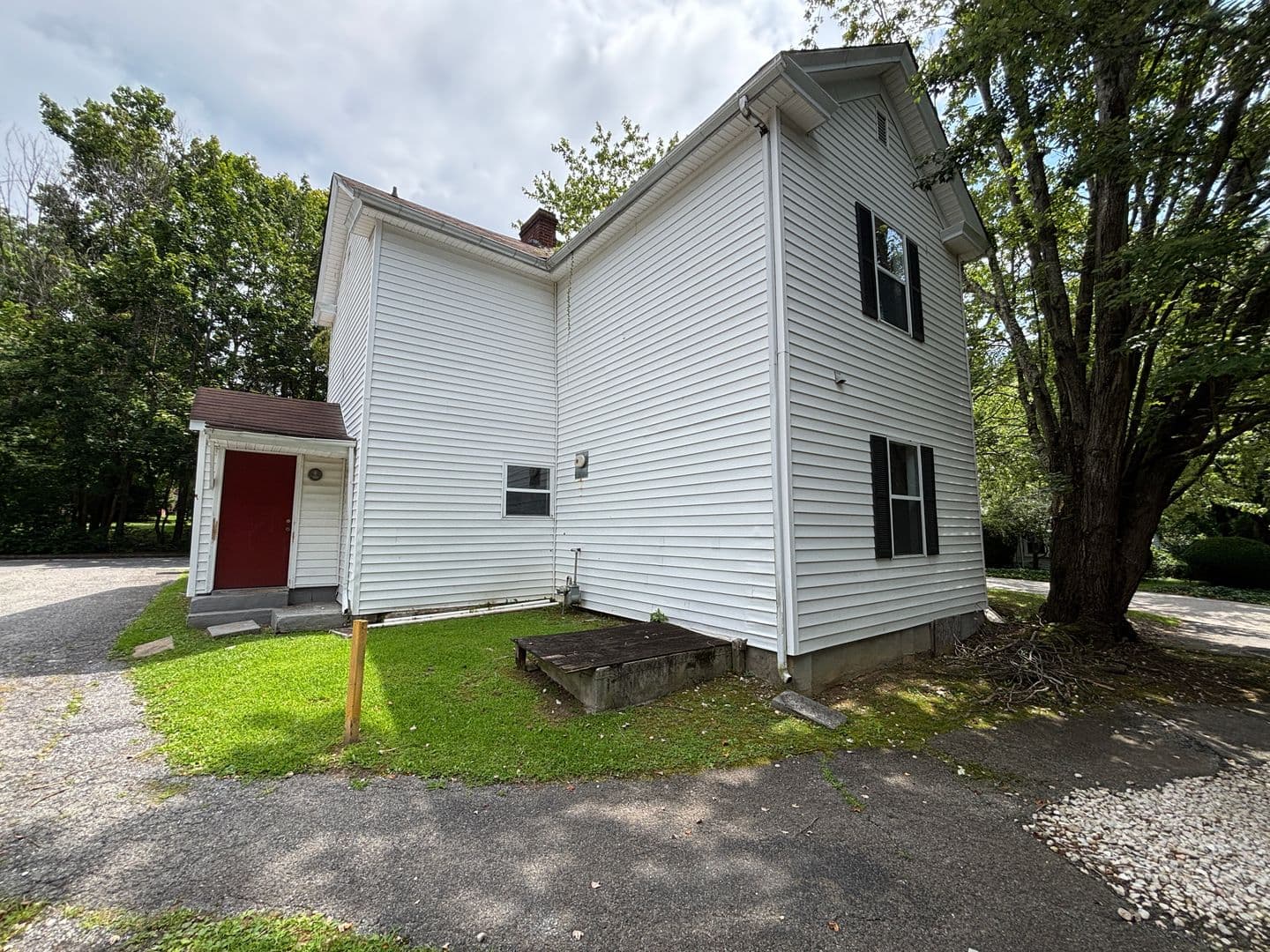 Blacksburg Apartment: 208 Wharton St.