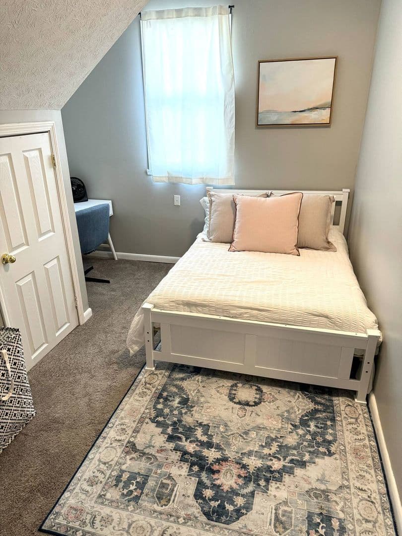 Bloomington House: 2708 S Rogers - 2708