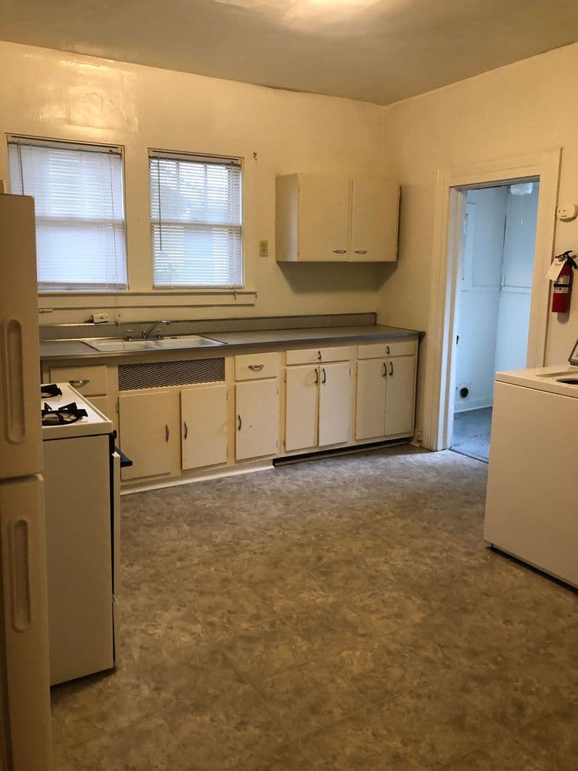 Bloomington House: 300 E 11th Street