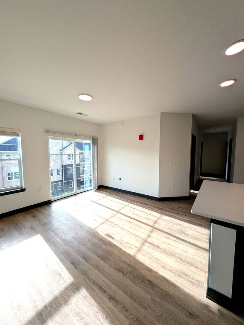 Lafayette Apartment: 3210-3243 Peninsula Pointe Circle W
