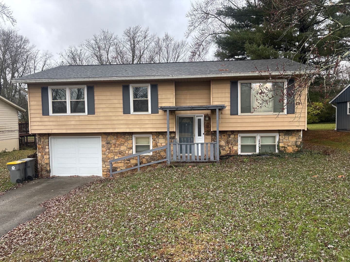 Bloomington House: 3431 Stoneycrest Rd