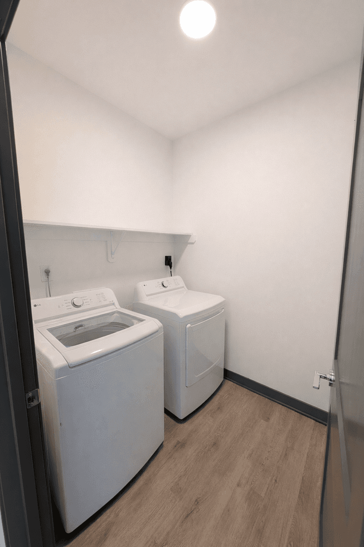 Lafayette Apartment: 3210-3243 Peninsula Pointe Circle W