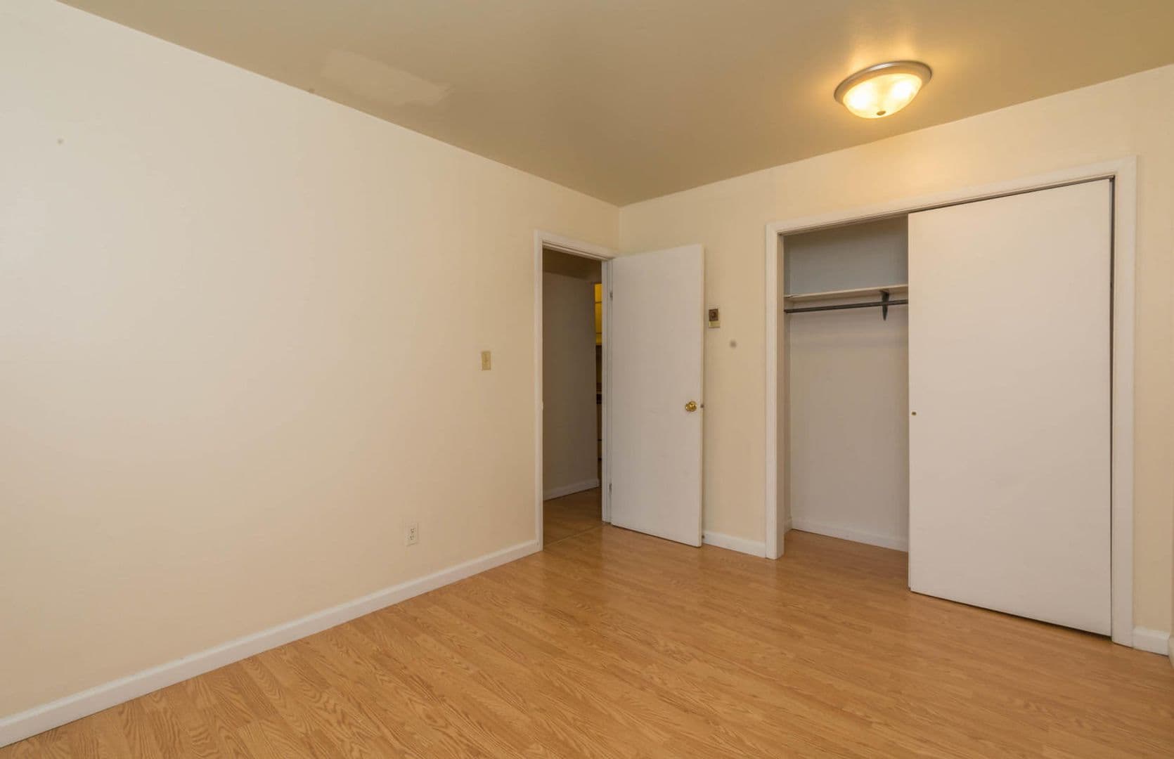 Bloomington Apartment: 413 E 8th