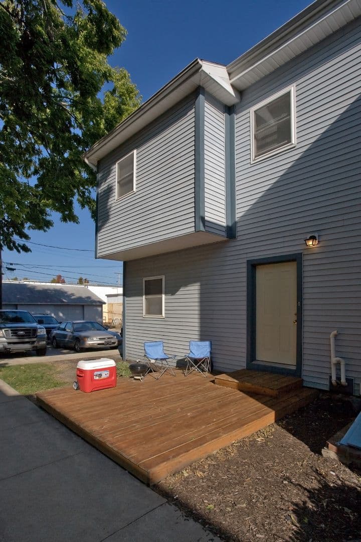 Lafayette Apartment: 516 N. 6th Street