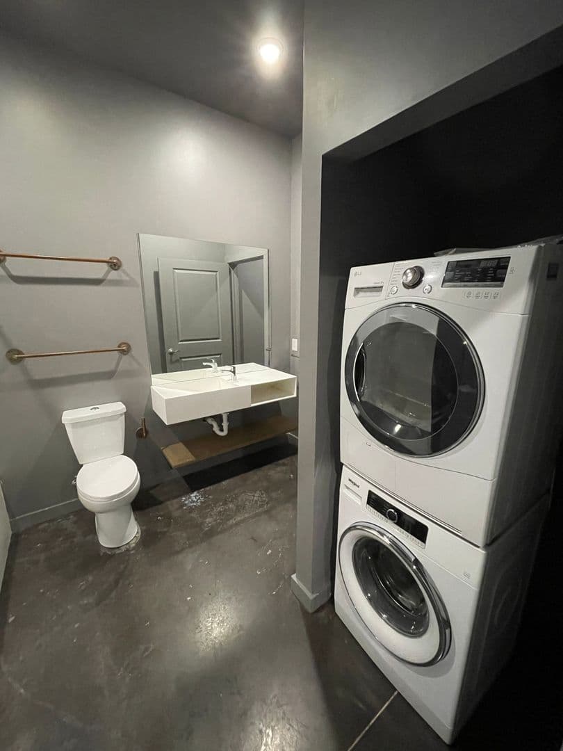 Bloomington Apartment: 217 W 6th St.