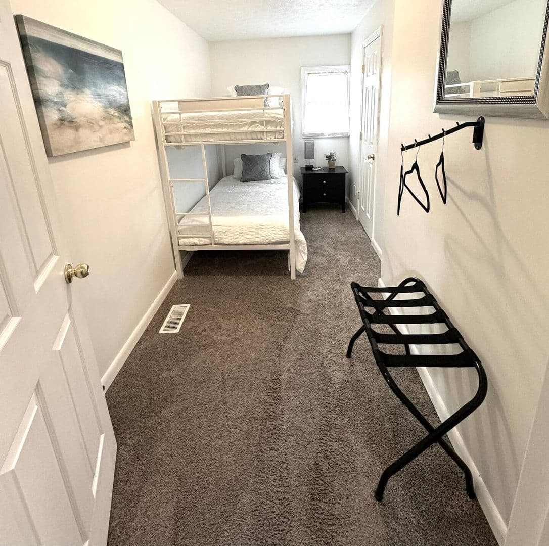 Bloomington House: 2708 S Rogers - 2708