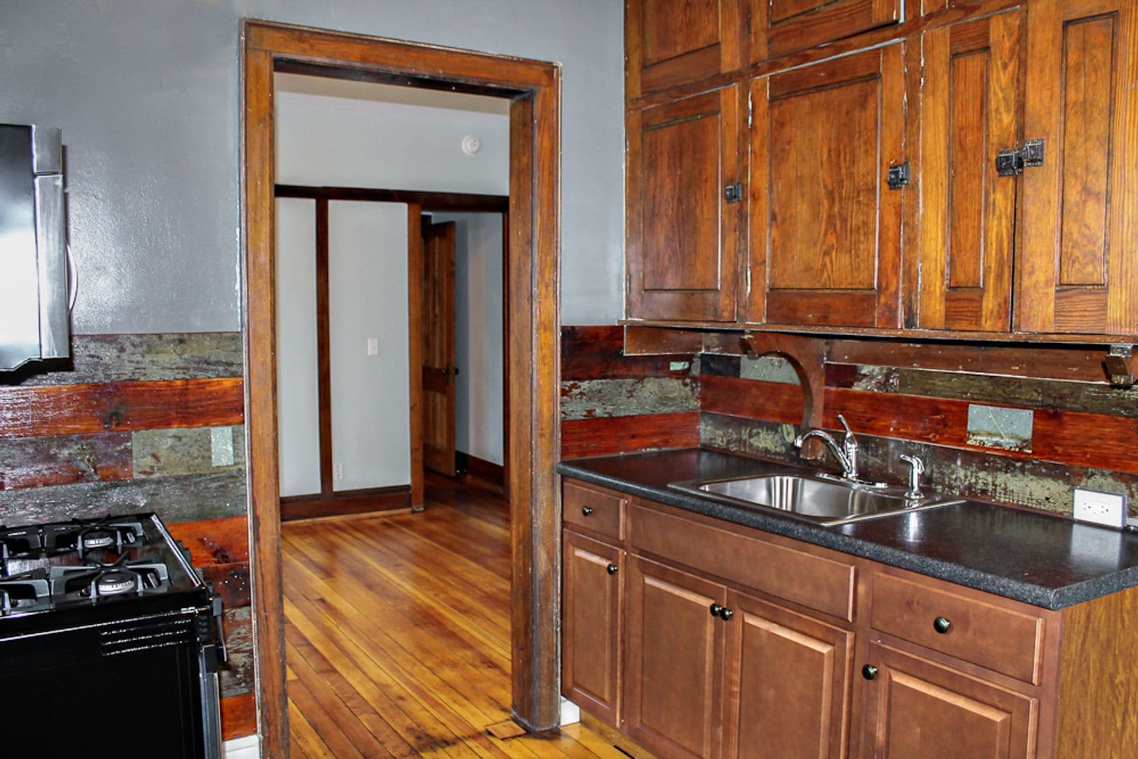 Lafayette Apartment: 18 S. 4th Street