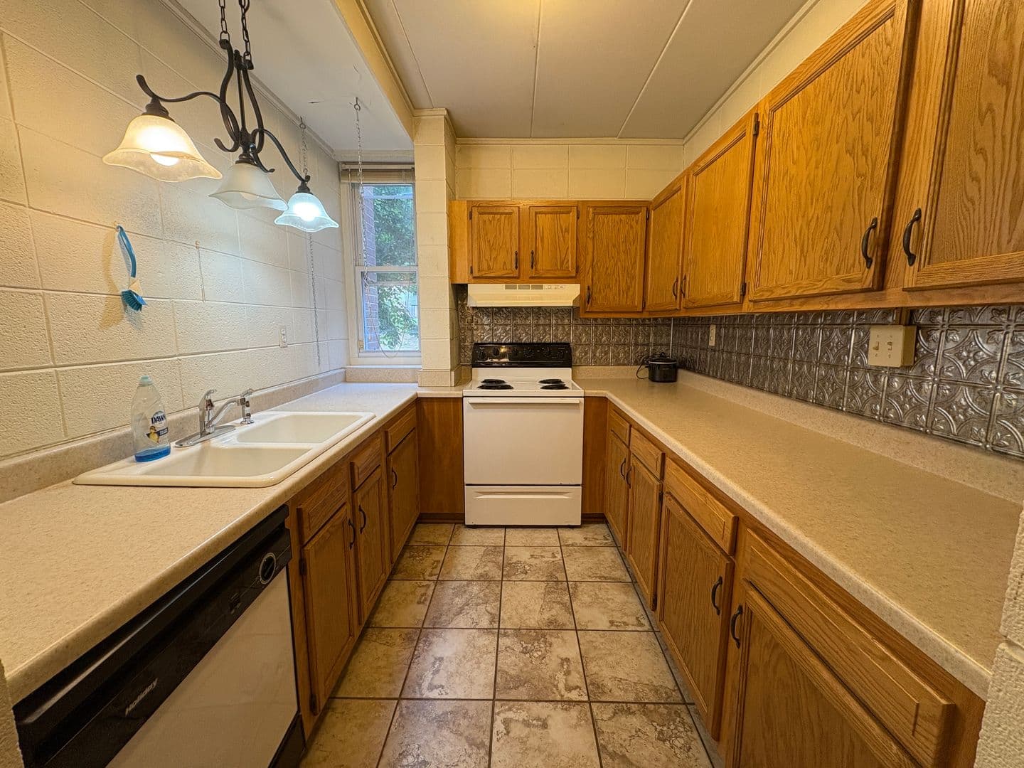Blacksburg Apartment: 900 Brightwood Manor Unit B4