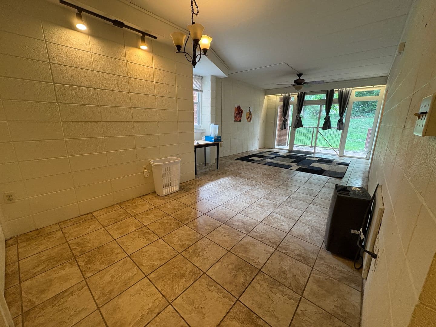 Blacksburg Apartment: 900 Brightwood Manor Unit B4