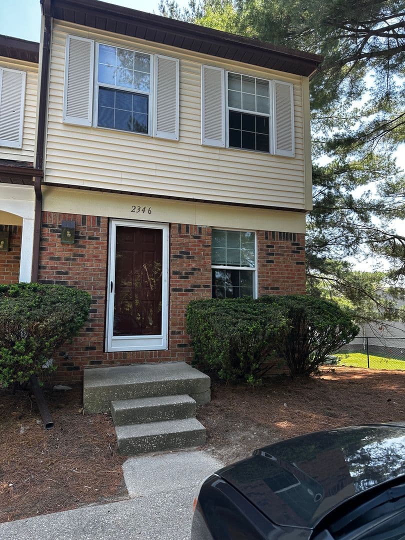 Bloomington House: 2346 S Burberry Lane