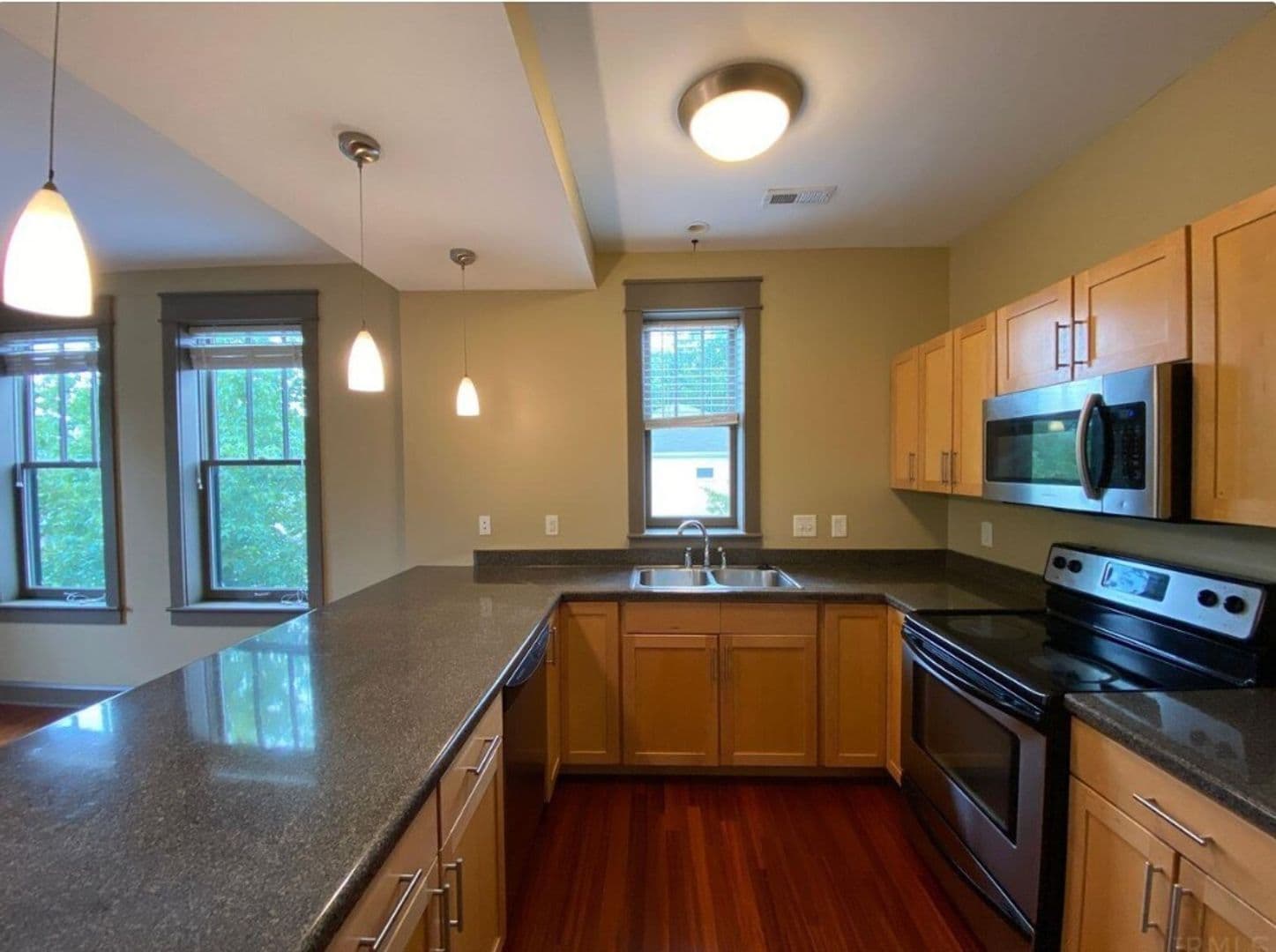 Bloomington Apartment: 581 E Hillside Dr
