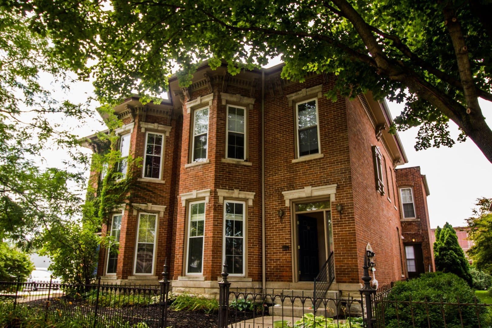 Lafayette Apartment: 817 Ferry Street