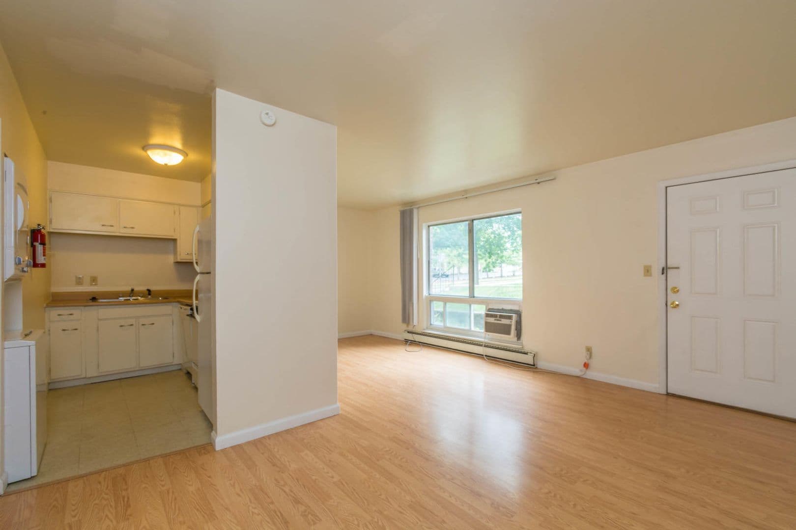Bloomington Apartment: 413 E 8th