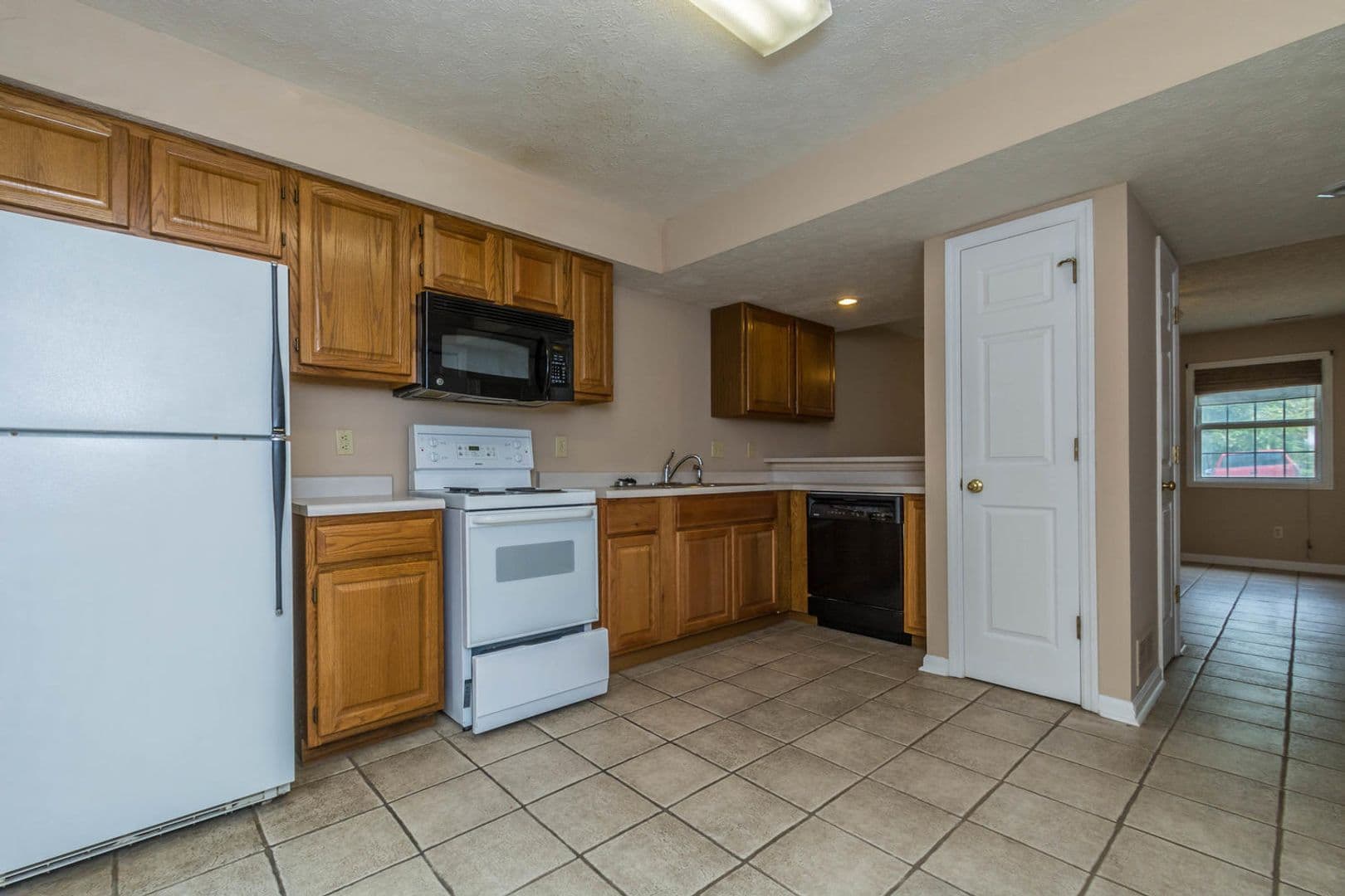 Bloomington Townhome: 732 E Sherwood Hills Dr.