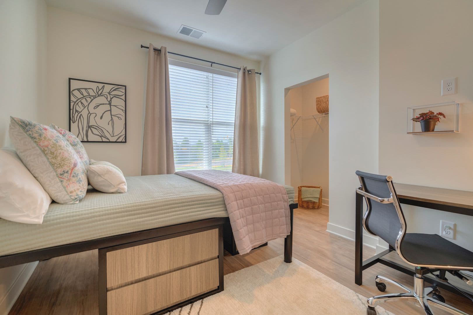 Blacksburg Apartment: 1435 Toms Creek Rd