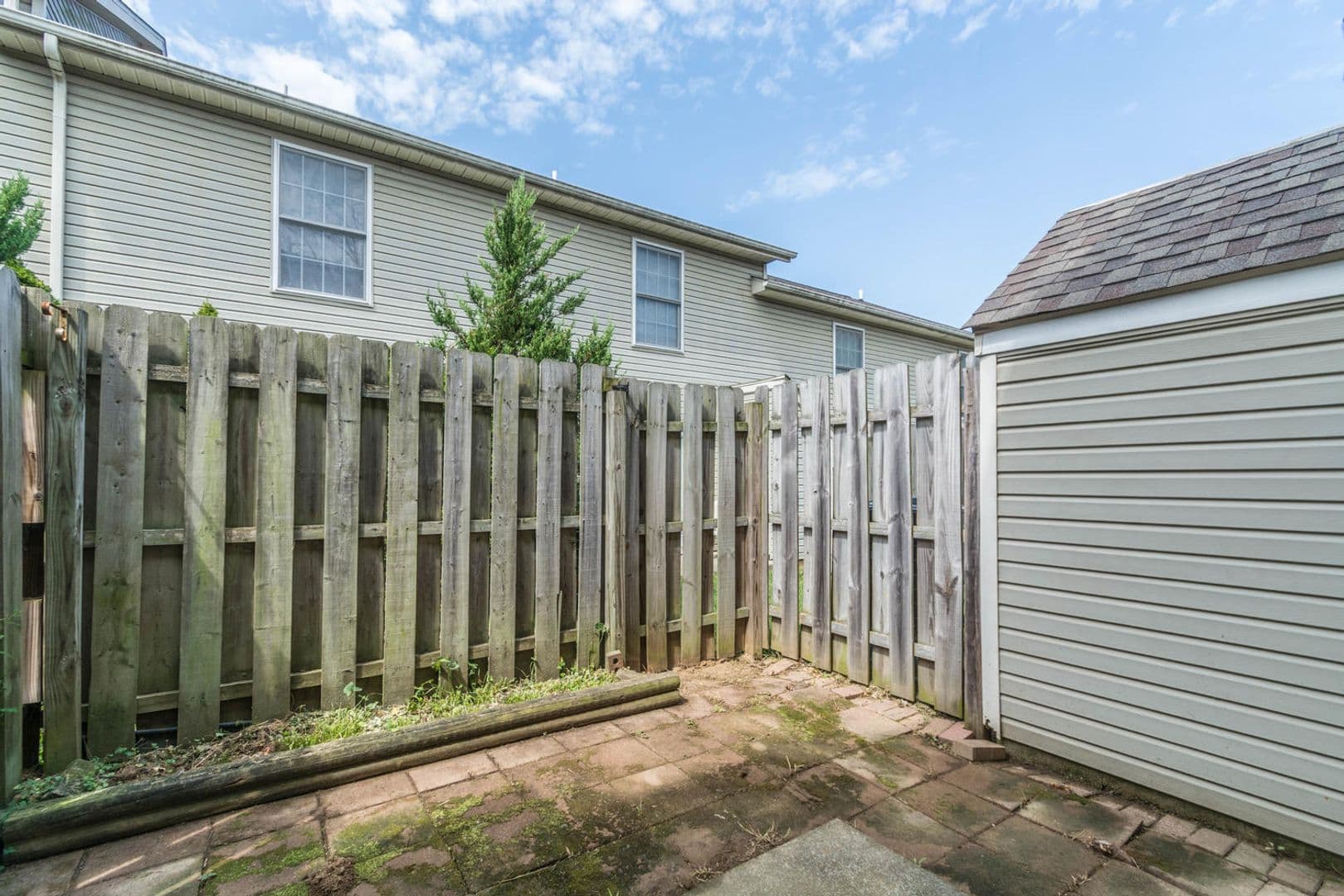 Bloomington Townhome: 732 E Sherwood Hills Dr.