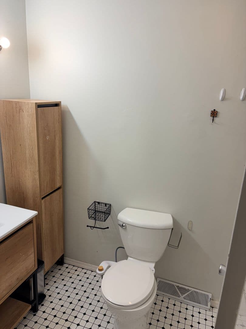 Bloomington House: 3431 Stoneycrest Rd