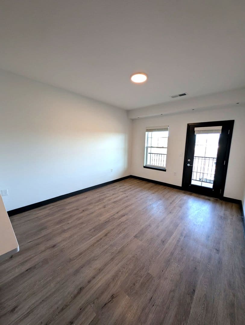 Lafayette Apartment: 3210-3243 Peninsula Pointe Circle W