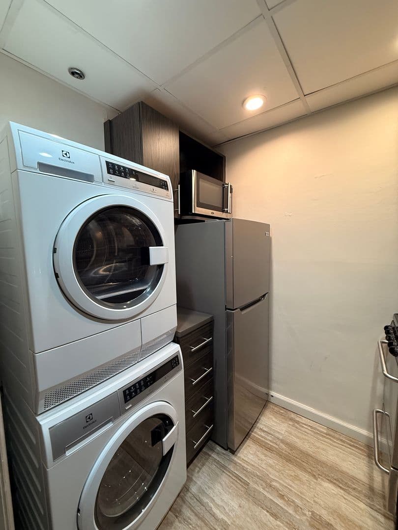 Lafayette Apartment: 216 North 4th Street