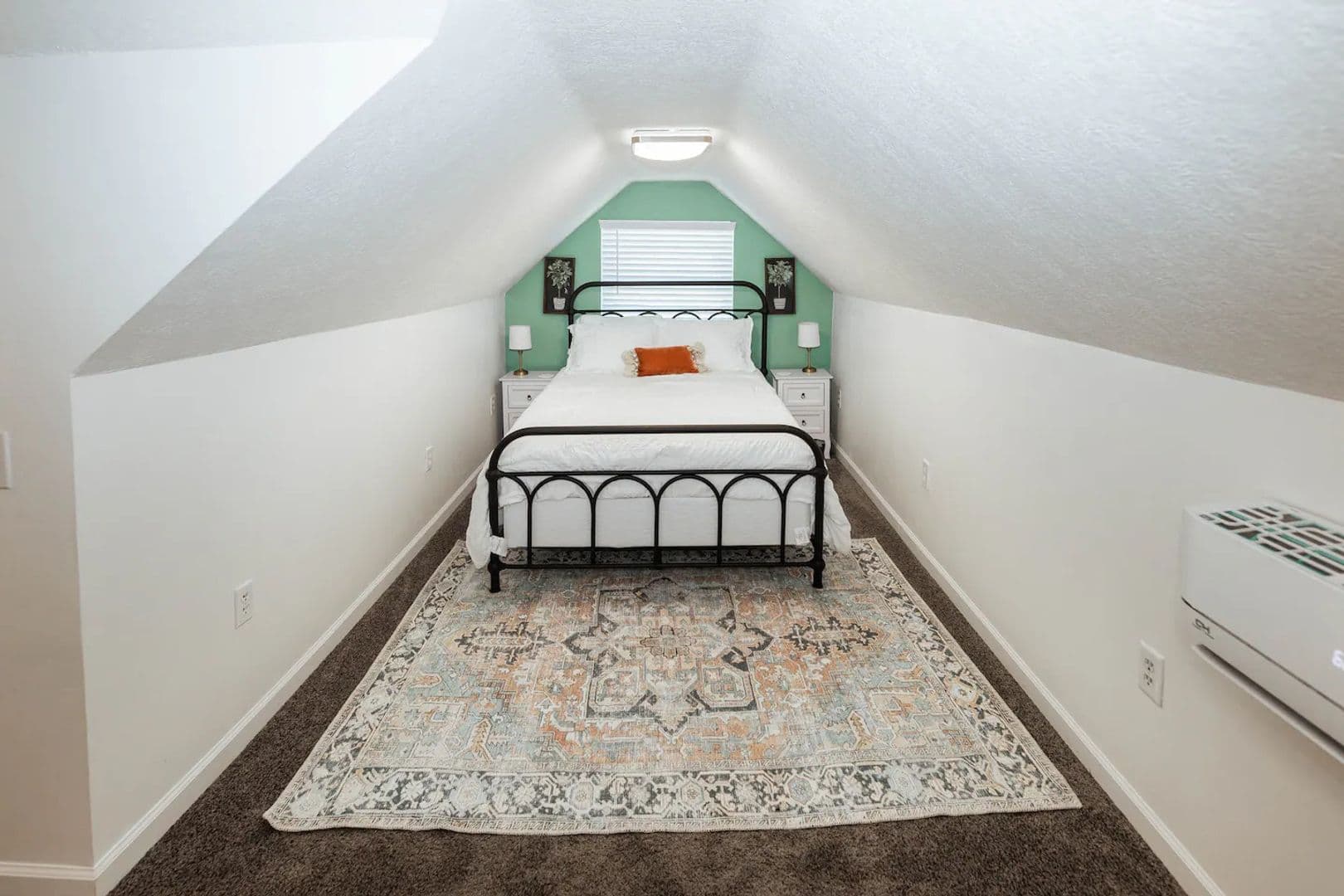Bloomington House: 2708 S Rogers - 2708