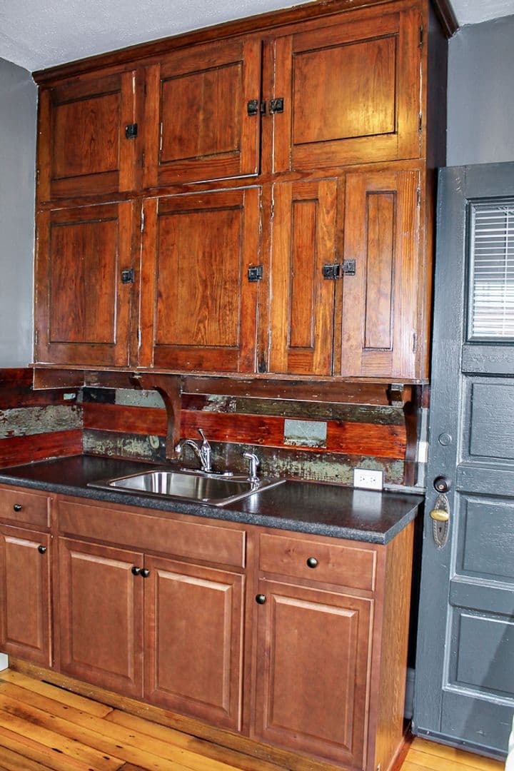 Lafayette Apartment: 18 S. 4th Street